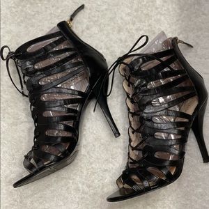 Size 8 Nine West leather bootie.